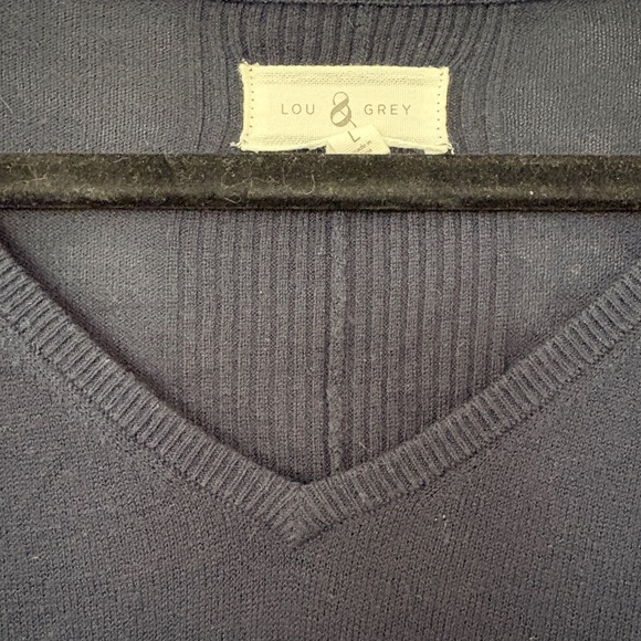 Lou & Grey Navy Back Split Ribbed HemV Neck Long Sleeve Pullover Swing Sweater - Picture 3 of 4